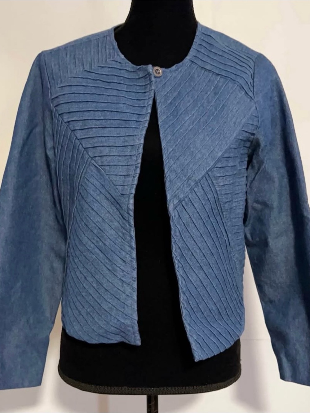 Seregenti Blue Women's Textured Open-Front Denim Pleated Jacket.